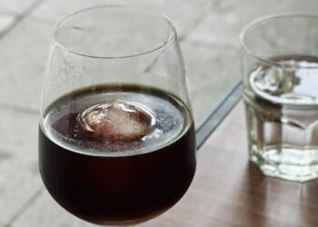 nguoi hay uong ca phe can luu y 3 dieu de tranh trao nguoc da day thuc quan 1869.jpg