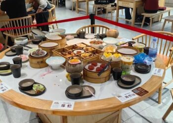 nha hang gay phan no khi giu do an thua cua nguoi noi tieng de khach check in 1113.avif.jpeg