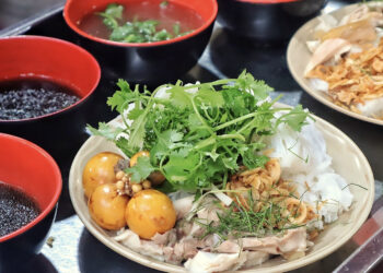 quan pho ga 34 nam o ha noi khach toi an 5 6 lan moi tuan khong chan 2334.jpg