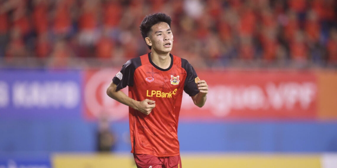 sao u23 viet nam lai ghi ban ninh binh thang dam pvf cand 1956.jpg