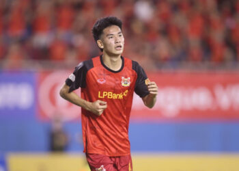 sao u23 viet nam lai ghi ban ninh binh thang dam pvf cand 1956.jpg