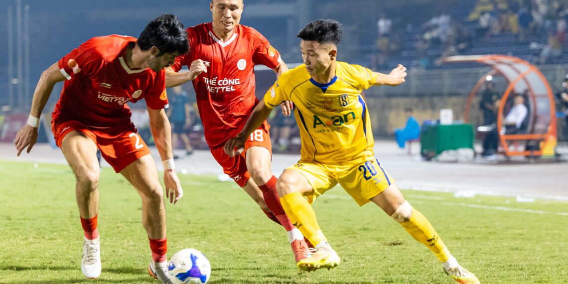 the cong viettel thi dau be tac truoc suc tre cua slna 0504231027.jpg