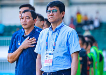 thuc hu chuyen ong vu tien thanh roi ghe nong clb ninh binh 2293.jpg