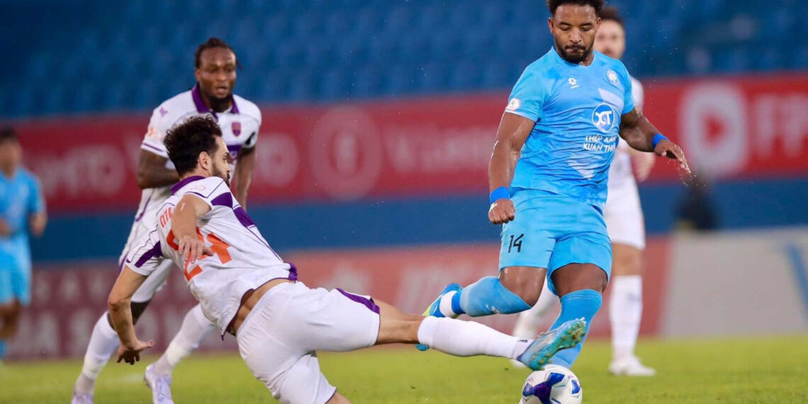 truc tiep bong da becamex tphcm 1 0 nam dinh tien dao dt viet nam mo ty so som 1969.jpg