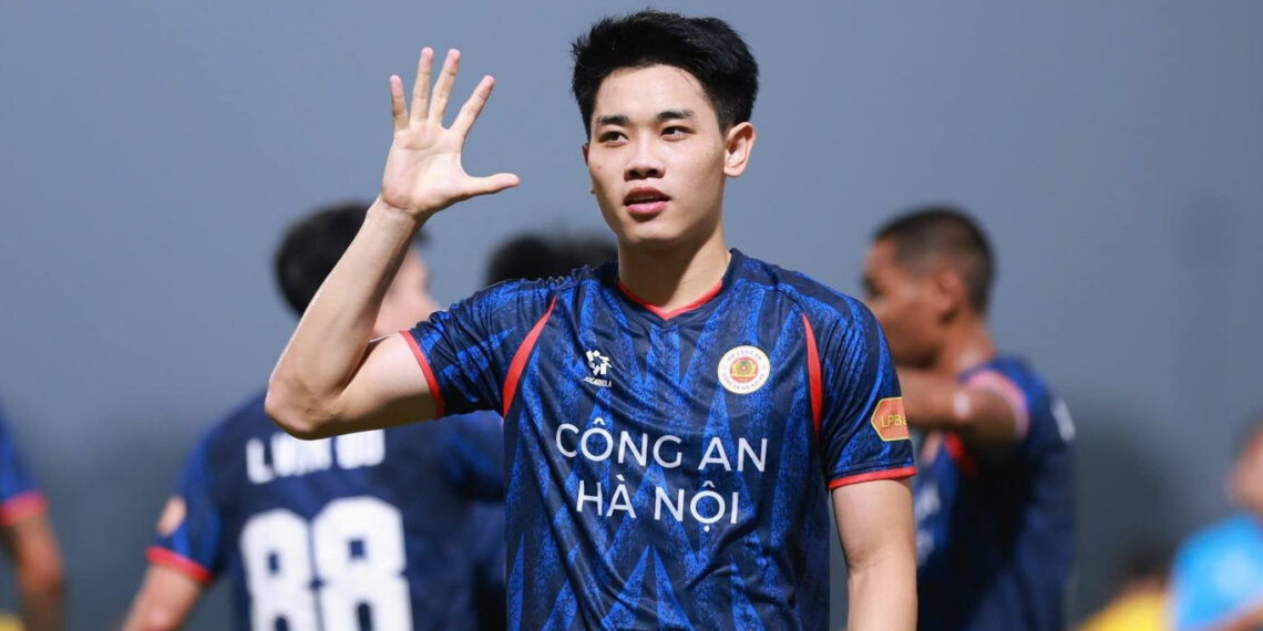 truc tiep bong da pvf cand 0 1 cahn nguyen filip lap cu dup cuu thua 1556.jpg