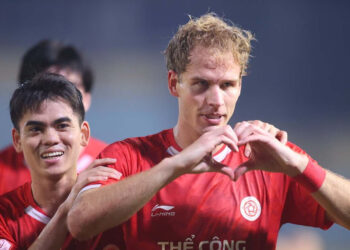 truc tiep bong da the cong viettel 1 0 hagl trung kien bi thung luoi 1596.jpg