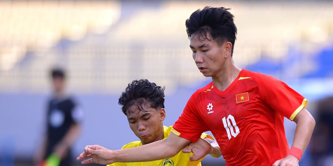 U17 Việt Nam thắng đậm Malaysia trận ra quân giải Đông Nam Á truc tiep bong da u17 viet nam 3 0 u17 malaysia sy bach lap cu dup 1729.jpg