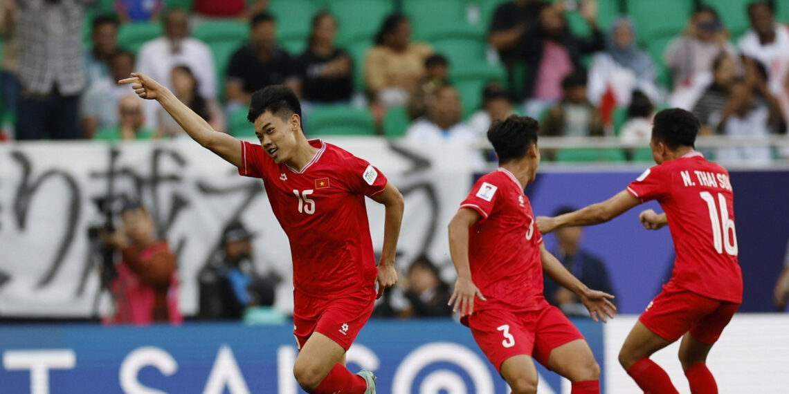 tuyen viet nam afc bao tin vui hlv kim sang sik lai met 2656.jpg