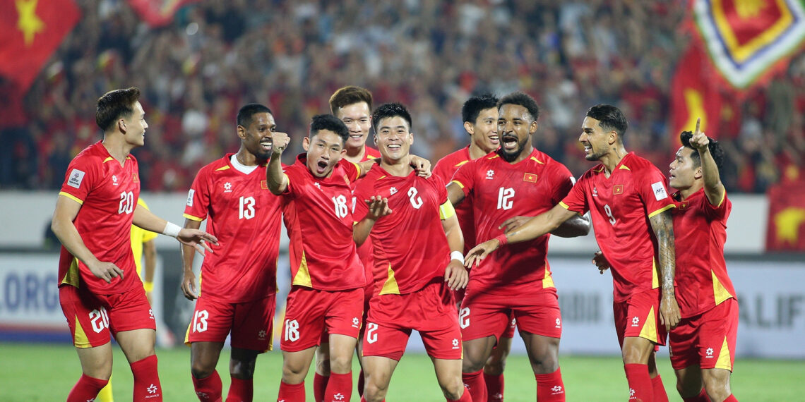 Tuyển Việt Nam: HLV Kim Sang Sik thiếu gì để mạnh hơn? tuyen viet nam hlv kim sang sik thieu gi de manh hon 3243.jpg