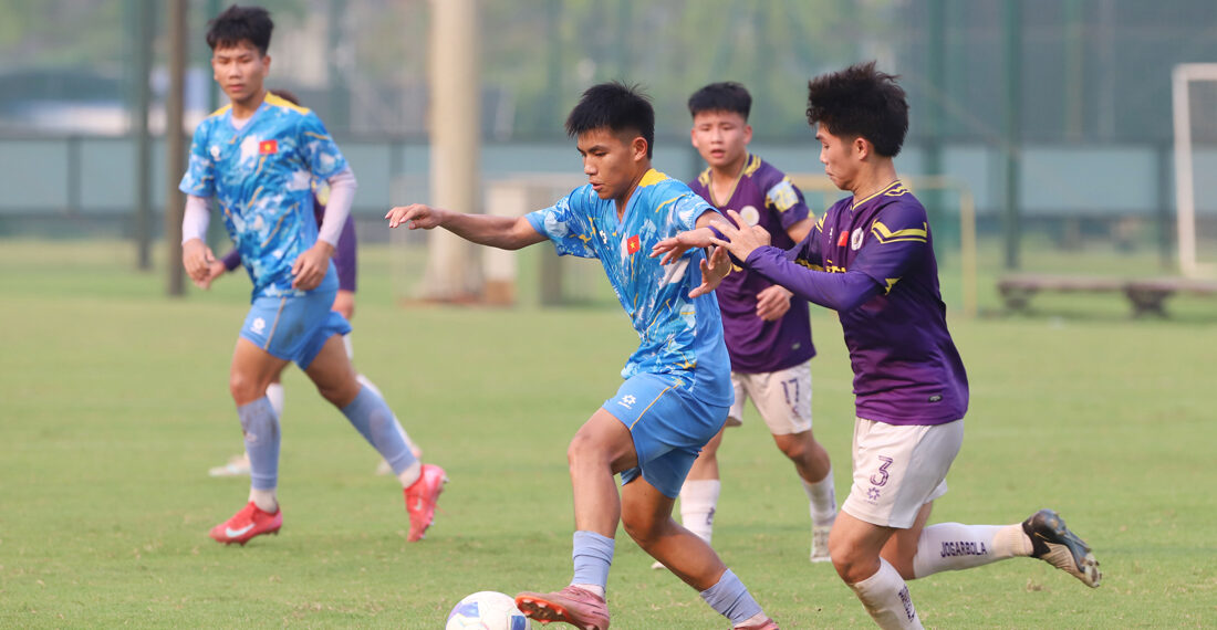 u17 viet nam thang dam doi bong bau hien truoc ngay sang indonesia 0804202717.jpg