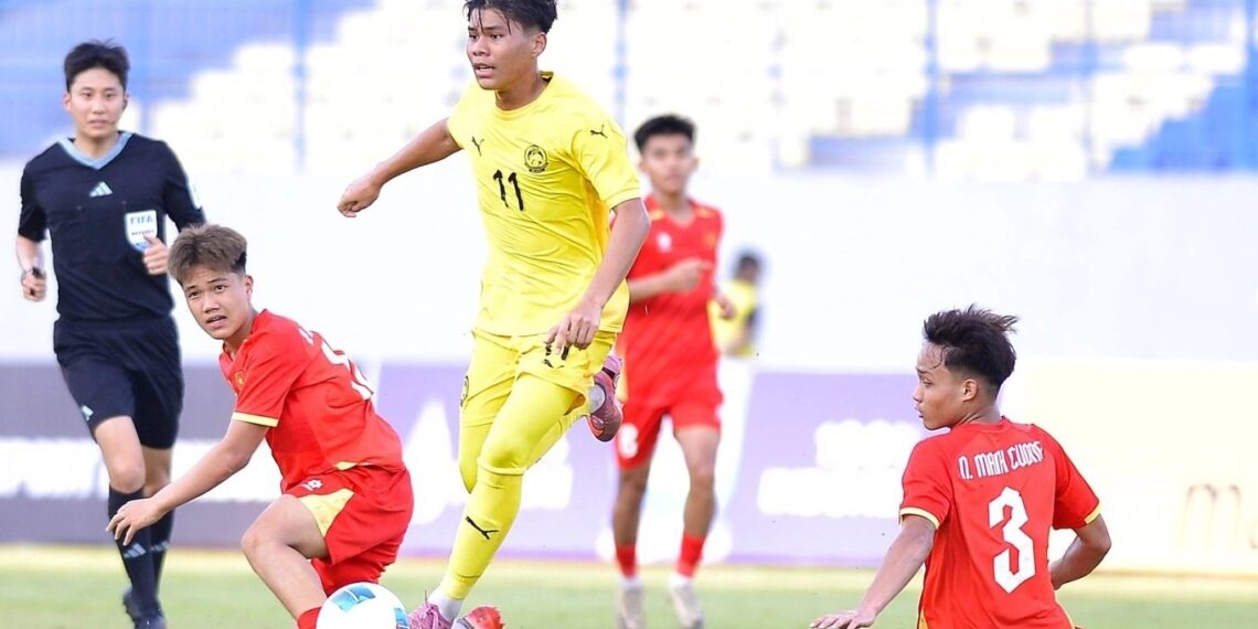 u17 viet nam vs u17 malaysia 2304213029.jpg