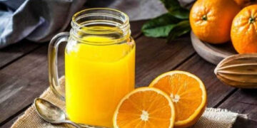 uong nuoc cam moi ngay nguoi phu nu ngo ngang khi nhan ket qua kham 2441.jpg