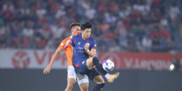 v league sap an bai hlv kim sang sik lieu da tho phao 2907.jpg