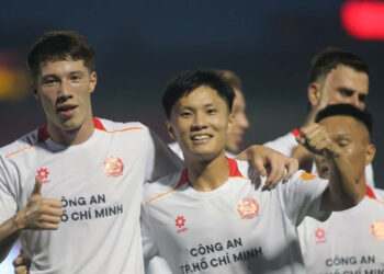 vang tien linh cau thu viet kieu anh giup ca tphcm thang giai toa 1708.jpg