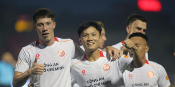 vang tien linh cau thu viet kieu anh giup ca tphcm thang giai toa 1708.jpg