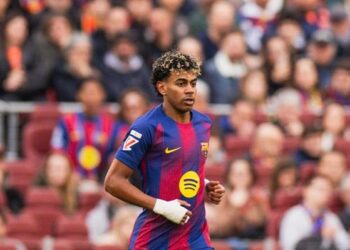 vinicius ngoi khen quyet dinh dung cam cua lamine yamal.jpg