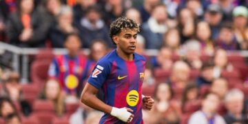 vinicius ngoi khen quyet dinh dung cam cua lamine yamal.jpg