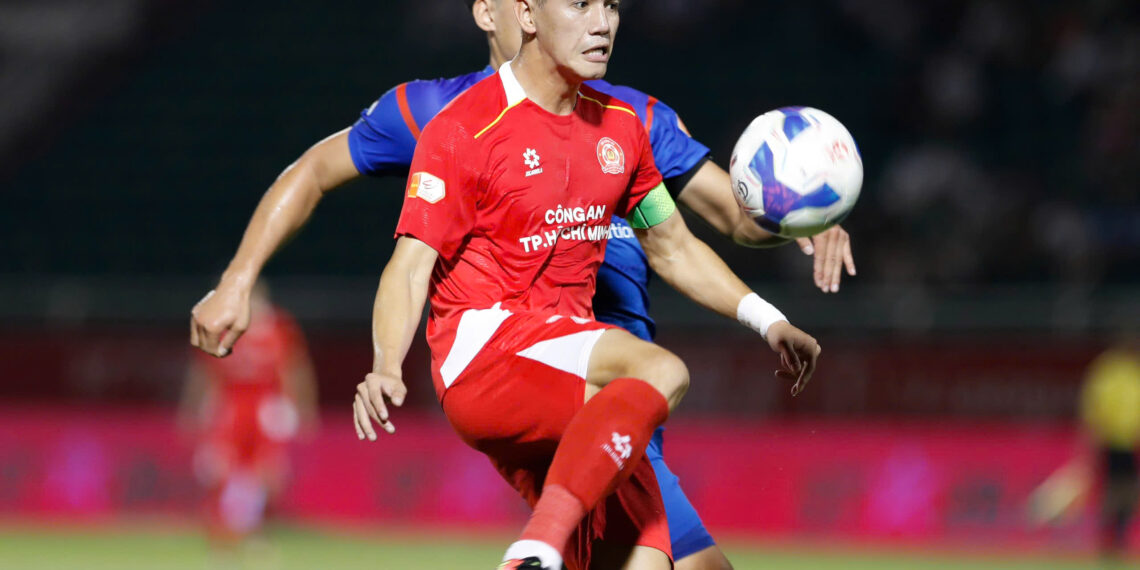 vleague va cau chuyen tien dao noi tien dao ngoai.jpg