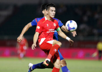 vleague va cau chuyen tien dao noi tien dao ngoai.jpg