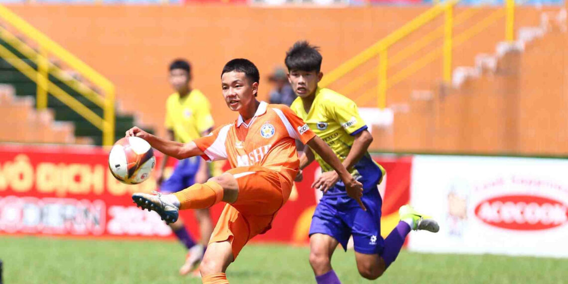 Xác định 6 đội bóng vào tứ kết U15 quốc gia xac dinh 6 doi bong vao tu ket u15 quoc gia 1606.jpg