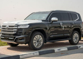 Toyota Land Cruiser LC300 Hybrid rục rịch về Việt Nam: mạnh nhất lịch sử, giá dự kiến vượt 4,5 tỷ đồng xehay land cruiser lc300 hev 7426 3.jpg