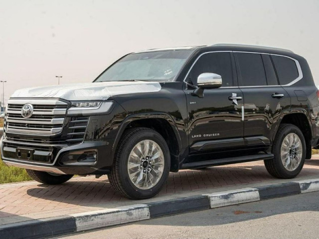 Toyota Land Cruiser LC300 Hybrid rục rịch về Việt Nam: mạnh nhất lịch sử, giá dự kiến vượt 4,5 tỷ đồng xehay land cruiser lc300 hev 7426 3.jpg