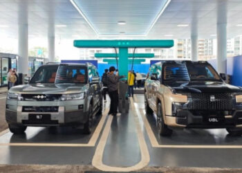 BYD xây 5.000 trạm sạc siêu nhanh trong 1 tháng, sạc 100% pin chỉ mất 9 phút xehay byd sac sieu nhanh 030426 2.jpg