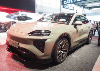 xehay cayenne ev trien lam 27426 18.jpg