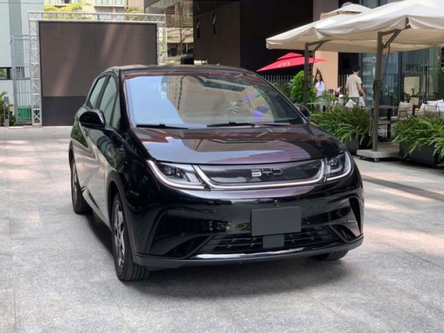 BYD Dolphin 2026 chuyển sang nhập khẩu từ Thái Lan: Liệu có đủ sức làm lung lay vị thế "xe quốc dân" của VinFast VF 5? xehay dolphin thai lan 080426 1.jpg