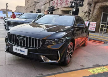 xehay geely i hev 200426 6.jpg