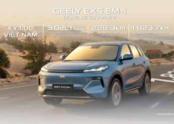 xehay geely trai tim 200426 1.jpg