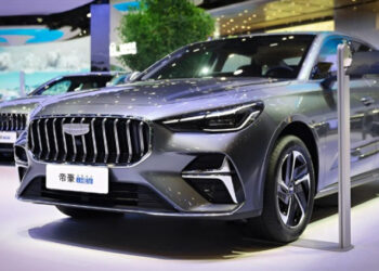 xehay sedan geely 290426 1.jpg