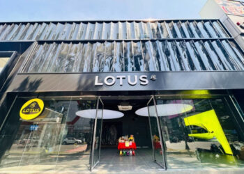 xehay showroom lotus 030426 1.jpg