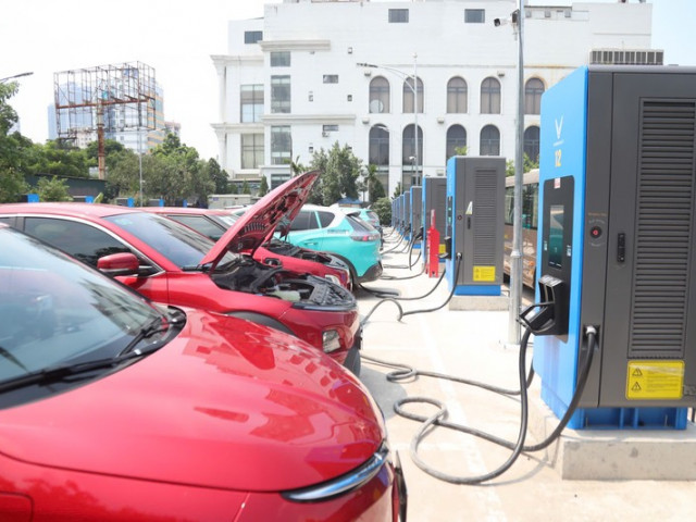 Thủ tướng yêu cầu phát triển trạm sạc xe điện, trạm đổi pin tại chung cư để tháo gỡ điểm nghẽn hạ tầng xehay tru sac 0202426 1.jpeg