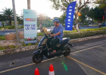 xehay vinfast doi xang lay dien 27426 3.jpg