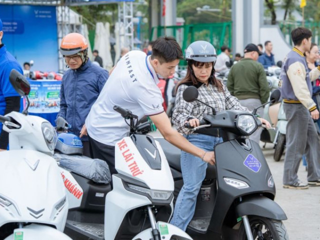 Xe máy điện VinFast lập kỷ lục doanh số với hơn 135.000 đơn đặt hàng trong tháng 3 xehay xe may vf doanh so 030426 2.jpg