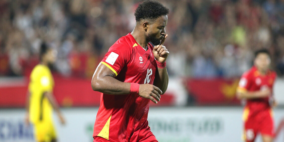 xuan son noi dieu bat ngo ve hoang hen o tran thang malaysia 3608.jpg