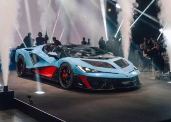 1451778724754 lamborghini fenomeno roadster trinh lang anhdaidien.jpg
