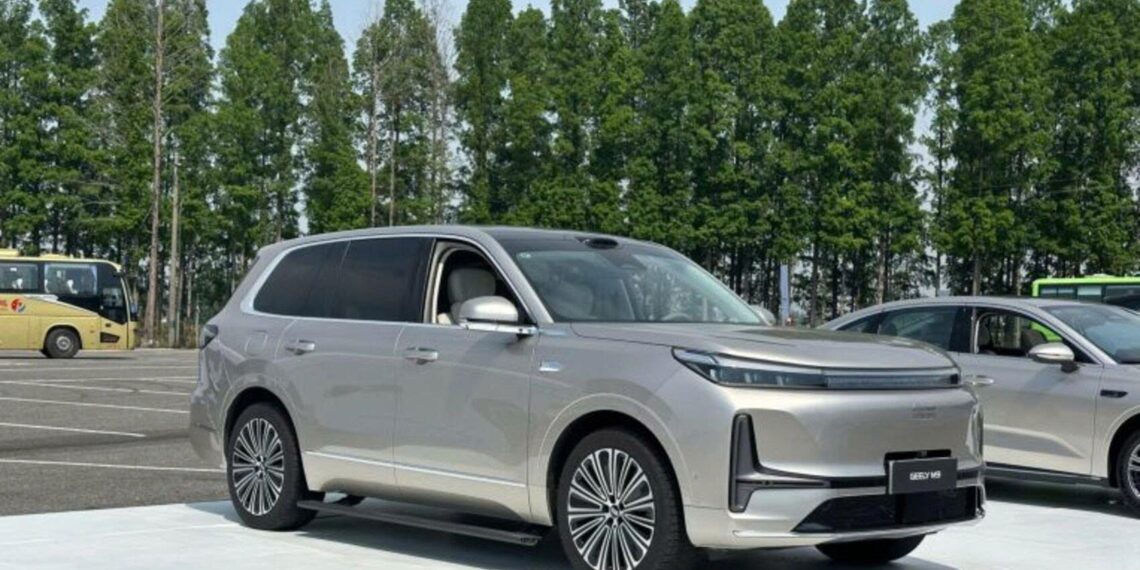 1501777774023 xem truoc geely galaxy m9 anhdaidien.jpg