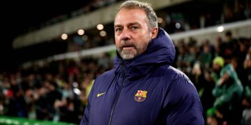 1778337942 hansi flick binh than voi tran thang thu 11 lien tiep cua barca.jpg