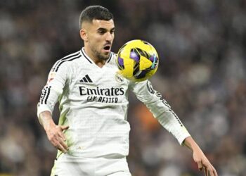 arbeloa len tieng ve bat dong voi sao real madrid.jpg