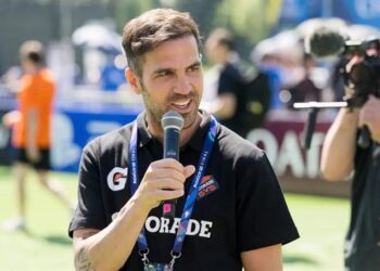 cesc fabregas san sang nhan nhiem vu o real madrid.jpg
