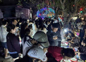 cho ven bien cua lo chi ban dac san top 10 viet nam dem nao cung kin khach 1583.jpg