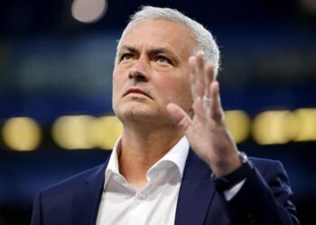 co dang khong khi perez muon tai hop jose mourinho.jpg