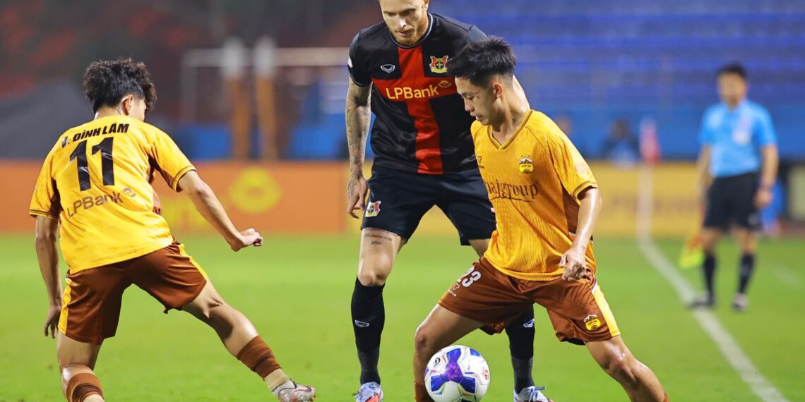 cuoc dao thoat ngoan muc cua clb hagl.jpg