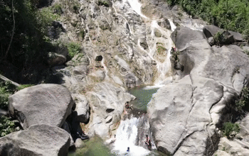 Dòng thác mang tên kỳ lạ ở Thanh Hóa hút khách ngày nắng nóng dong thac mang ten ky la o thanh hoa hut khach ngay nang nong 940.gif