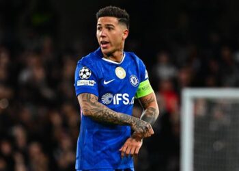 enzo fernandez da xin loi chelsea nhung chua duoc giam an.jpg