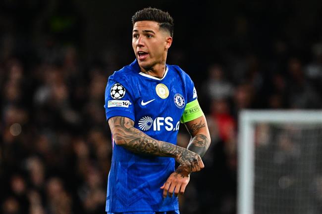 enzo fernandez da xin loi chelsea nhung chua duoc giam an.jpg