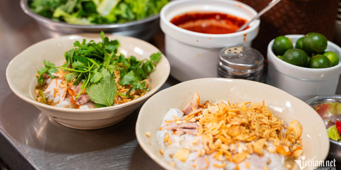 foodtour ha noi ky nghi le thuong thuc 5 mon pho phien ban la ngon mieng 1801.jpg