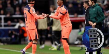 hansi flick len tieng ve tuong lai cua rashford va lewandowski.jpg